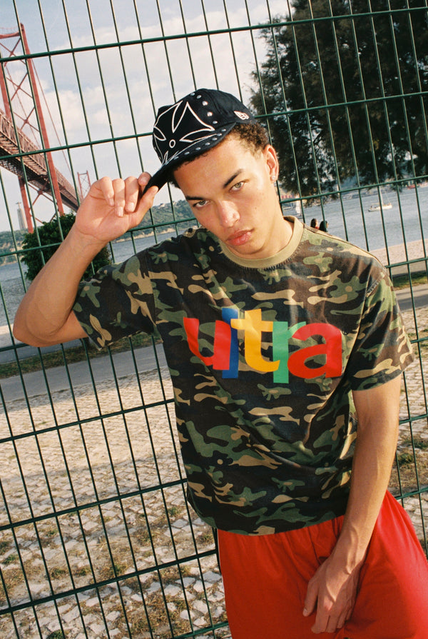 NAVY CHROME SNAPBACK HAT